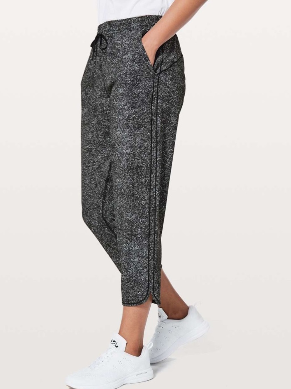 Lululemon Size 6 Keep It Classic Crop Pants